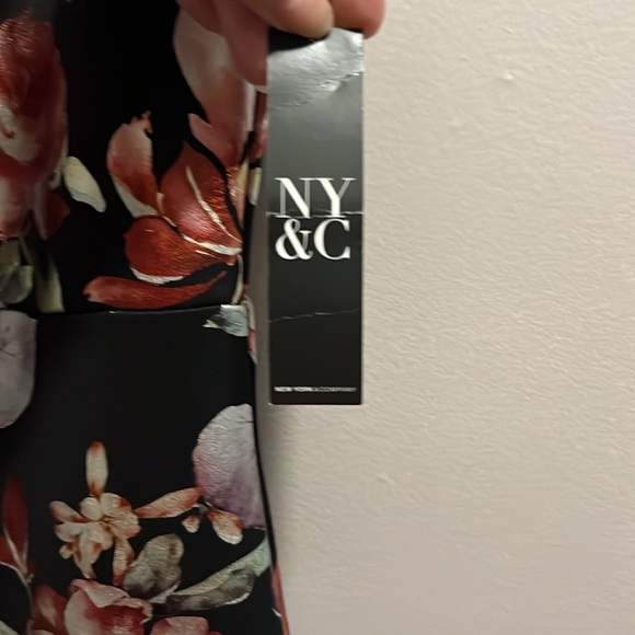 New York and Company NWT stretch floral dress size large - Picture 3 of 5